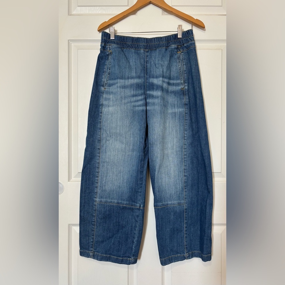 Pilcro Wide Crop Ankle Jeans in Medium Blue Wash